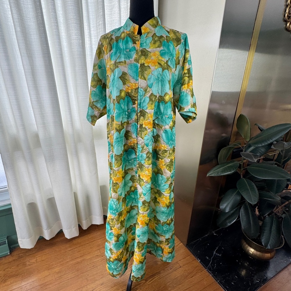 Vintage 1960s robe, Janet Lynn USA, modern size 12 (M/L), minor flaws